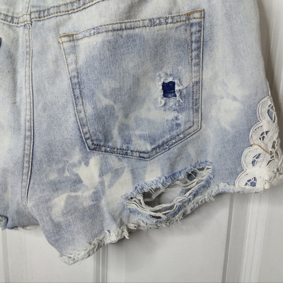 Free People Lace Distressed Denim Shorts Size 30 - Picture 8 of 12